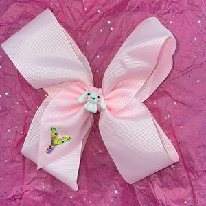 🎀 Handcrafted 5 inch charm hair bow with confetti letter ‘Y’